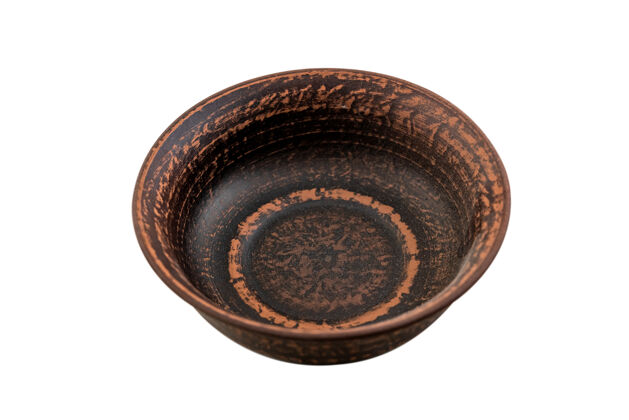 物品手工制作的传统棕色粘土板隔离在白色陶器厨房器皿