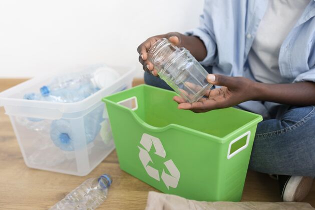 环境非洲裔美国妇女为更好的环境回收保护可持续性节约