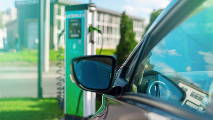 设备停在城市充电站附近的车电压绿色科技