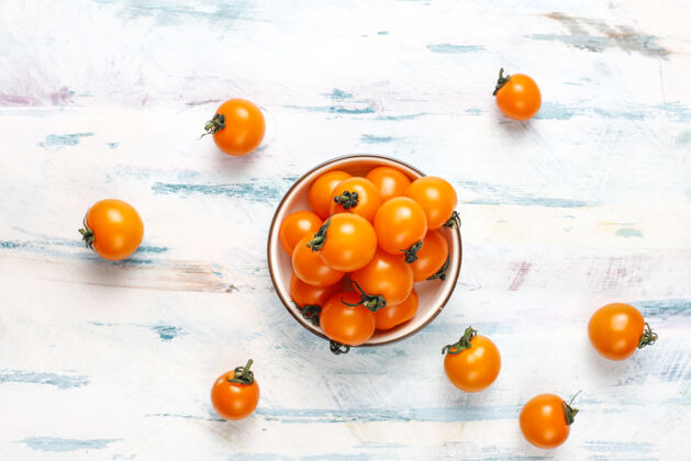 番茄黄色和红色的樱桃番茄美味素食品种