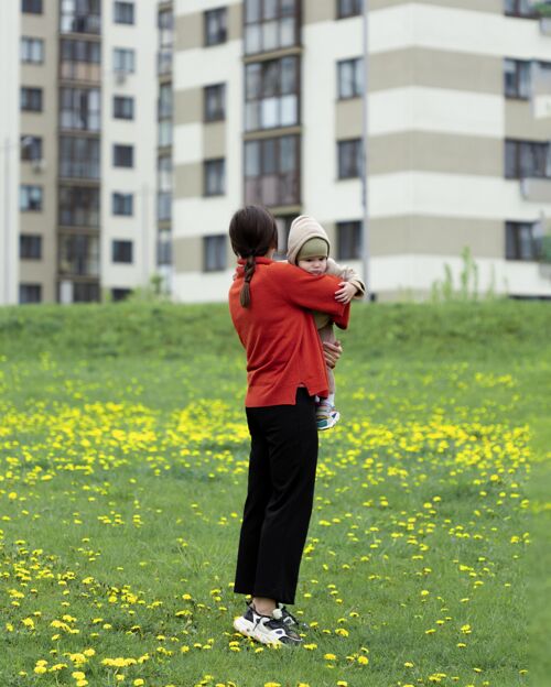 女人妈妈和孩子在一起人孩子关系