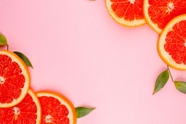 醇香粉红色表面上美味葡萄柚的俯视图食品柑橘切片