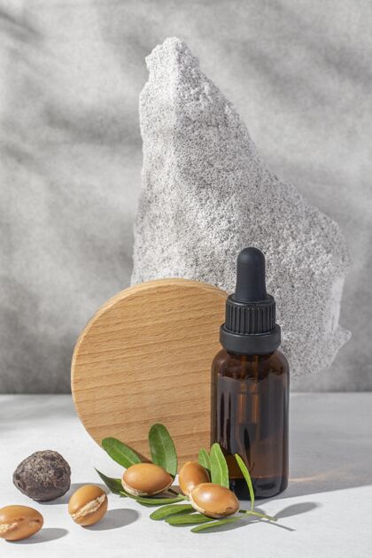 护理天然argan产品的前视图组成自然草药精华