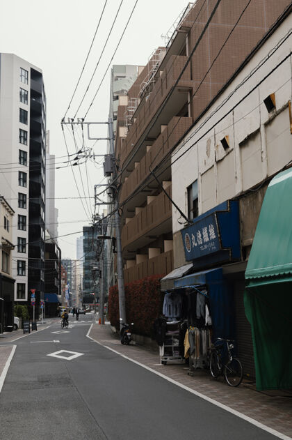 日本日本街上有骑自行车的人大都市空街透视图