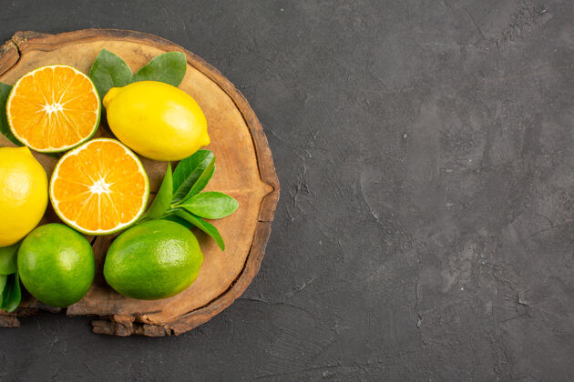健康顶视图新鲜酸柠檬上一个黑暗的表水果柑橘酸橙深色水果多汁