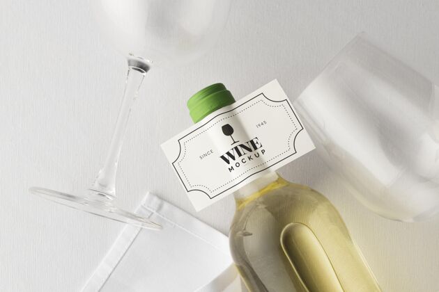 葡萄酒瓶酒瓶标签？和玻璃模型平放平面布局模型葡萄酒