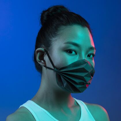 情感戴着面具的年轻女子模特亚洲人女人