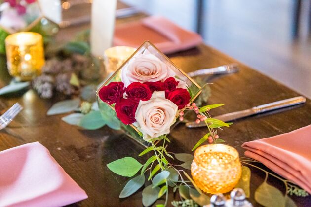 玫瑰美丽的原始婚礼花饰拍摄鲜花自然订婚