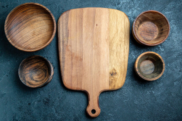 勺子顶视图棕色木制书桌木勺货币桌子