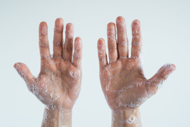 身体一个人用肥皂洗手的特写镜头洗手清洗预防