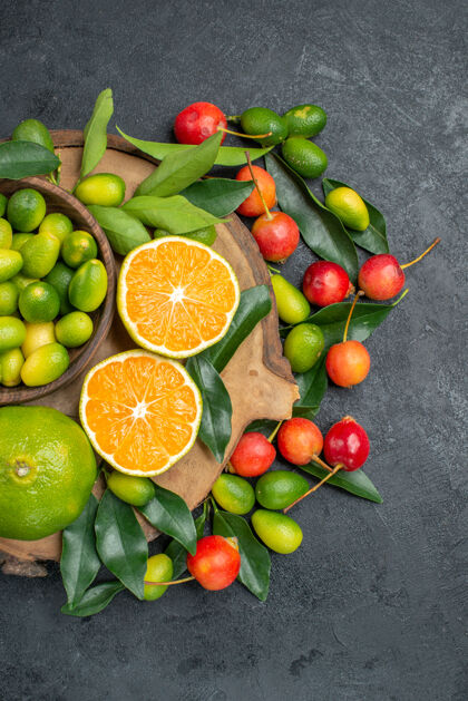 水果从远处俯瞰水果柑橘类水果 上面有叶子和樱桃健康营养多汁