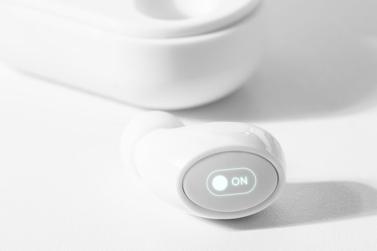 听力设备白色无线耳塞与案件技术耳机便携式