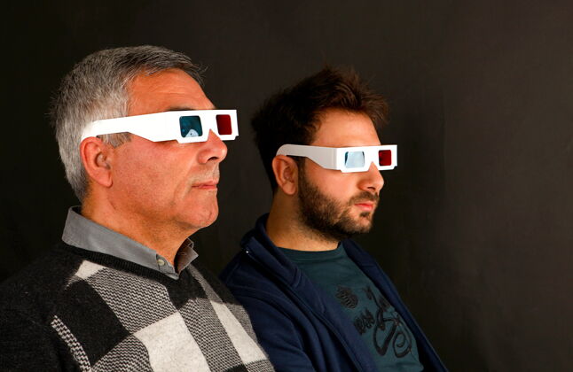 维度两个戴着3d眼镜的男人在黑墙上乐趣眼镜3d