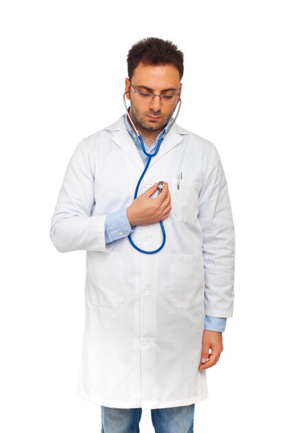 心脏病专家年轻帅气的白衣医生男人医学心脏