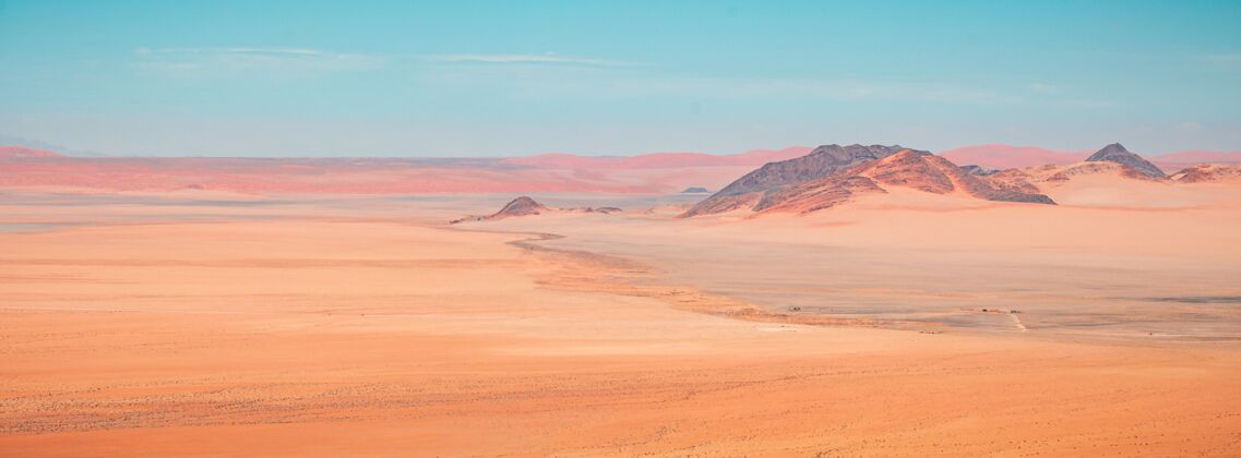 干燥美丽的全景高角度拍摄纳米布沙漠山脉在卡南 纳米比亚地质沙丘沙漠