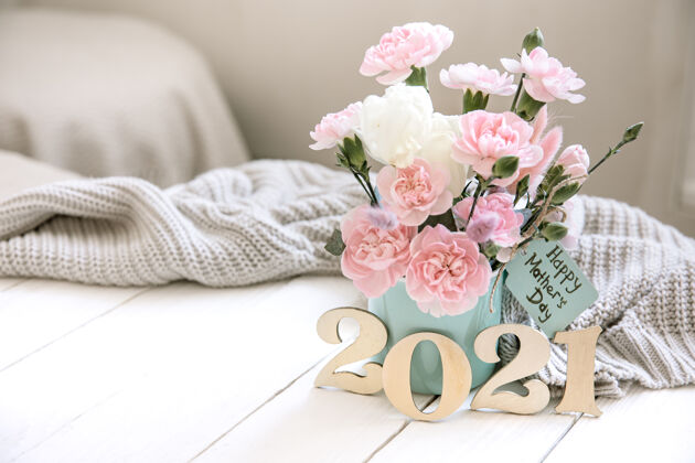 题词一个花瓶里插着鲜花的节日作品 2021年 明信片上写着母亲节快乐的祝福花母亲节快乐花