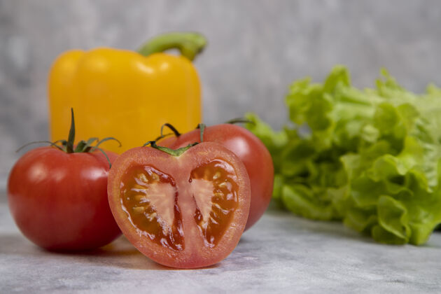 蔬菜各种新鲜健康的蔬菜放在石头上红色不同生菜