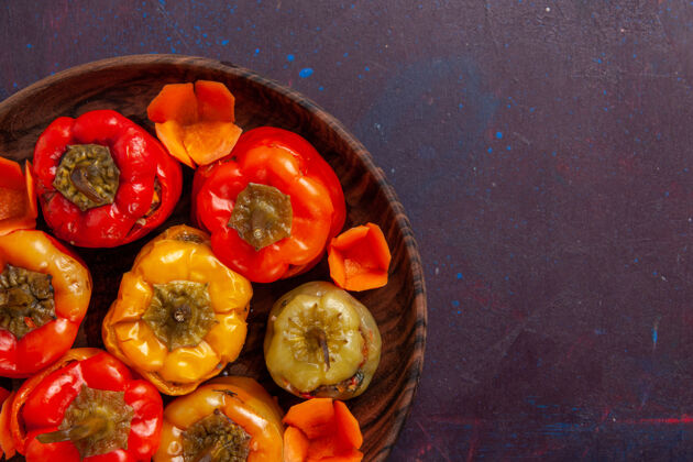可食用的水果顶部近距离观看熟甜椒与地面肉内灰色背景餐蔬菜肉多尔玛食品顶甜椒番茄