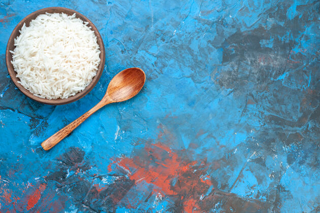 盘子近距离观看美味的米饭在盘子里服务美味米饭