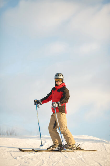 滑雪滑雪技巧冬天天气晴朗花时间滑雪年轻自拍冬天