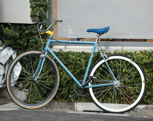 骑行老式蓝色自行车户外生活方式车辆运动