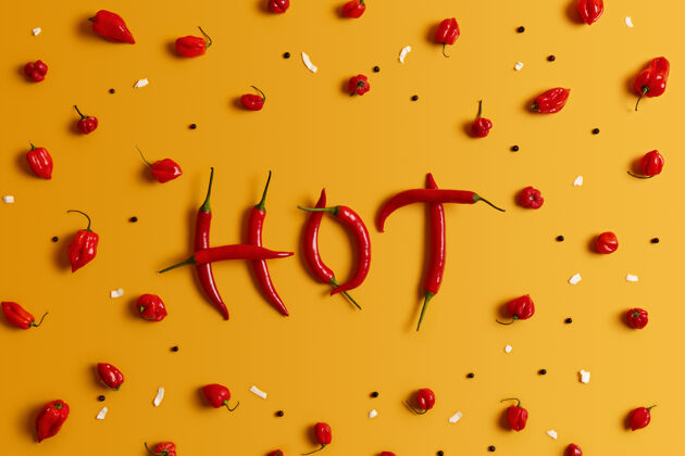 安排单词hot由红色辣味墨西哥辣椒制成 长形 黄色背景辣椒拼音单词蔬菜 香料和素食概念农业和新鲜食品美食素食墨西哥