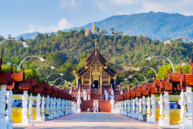 泰国泰国清迈皇家植物园ratchaphruek的Hokhamluang泰国北部风格宫殿皇家园艺