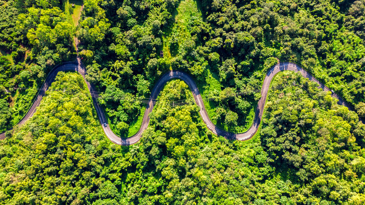 泰国山路鸟瞰图曲线乡村目的地
