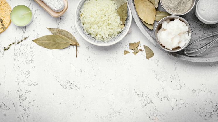 自我护理用叶子和盐自制的药方保健水平盐