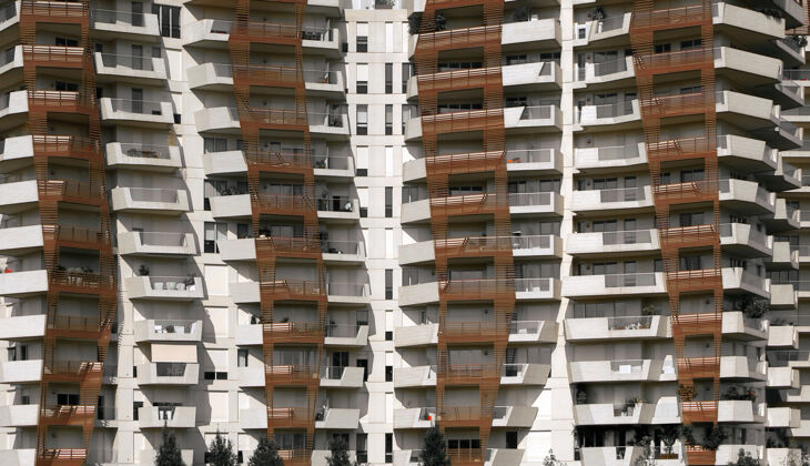 公寓棕色和白色螺旋形建筑建筑摩天大楼运动