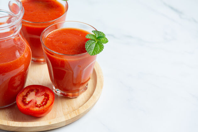 蔬菜新鲜番茄汁准备好了抗氧化剂液体自然