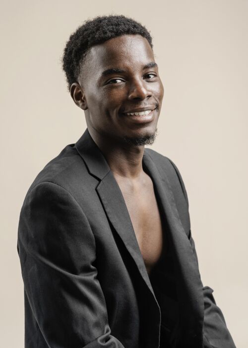 男人年轻人摆姿势年轻姿势男性