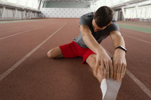 生活方式全速运动员伸展腿运动成人锻炼
