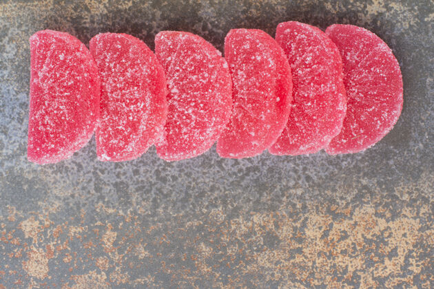 红的红色甜美果冻果酱大理石背景高品质的照片糖好吃的食物