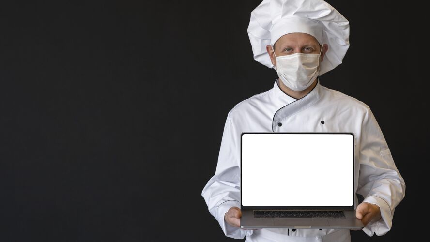 男人中枪厨师带着面具拿着笔记本电脑厨师烹饪面具