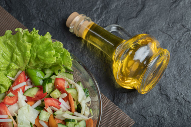 餐厅特写照片健康的有机沙拉高品质的照片晚餐自然餐桌