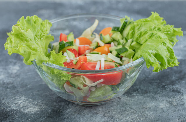配料绿色蔬菜沙拉的特写照片从绿叶混合和蔬菜高品质的照片营养菜吃