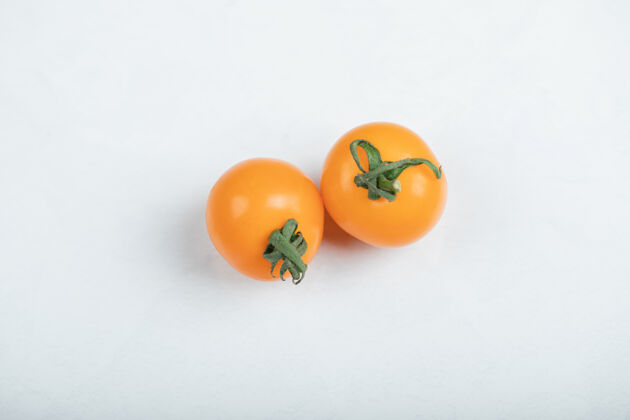 番茄黄色樱桃番茄隔离在白色背景上平放 俯视图高品质照片农业素食配料
