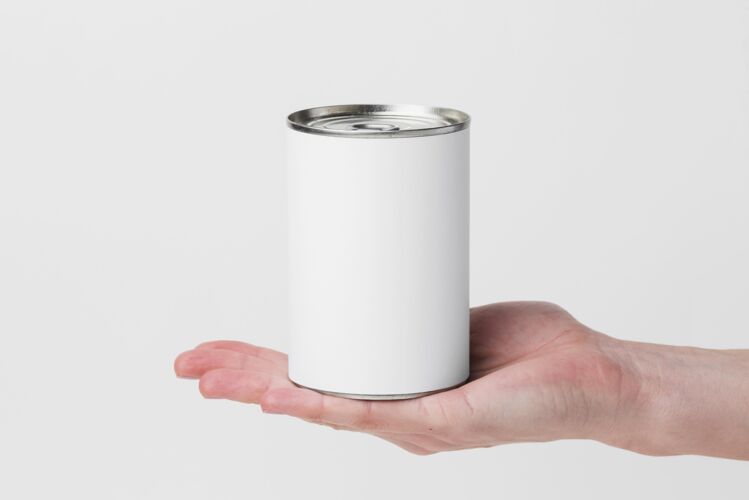 标签手拿锡罐实物模型持有罐头食品