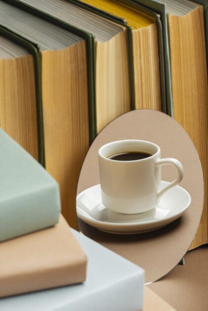 小说用一杯咖啡整理书籍作文教育创意