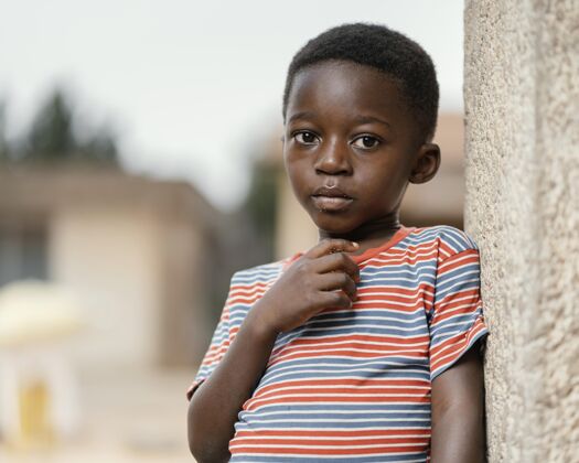 孩子户外小男孩画像非洲人男孩肖像