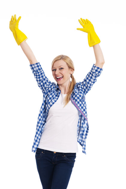 成人成功的女清洁工举手兴奋清洁设备赢家