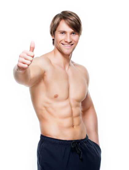 运动员面带微笑的帅哥 躯干肌肉发达 竖起大拇指-白色墙壁上的隔离标志肌肉年轻手势