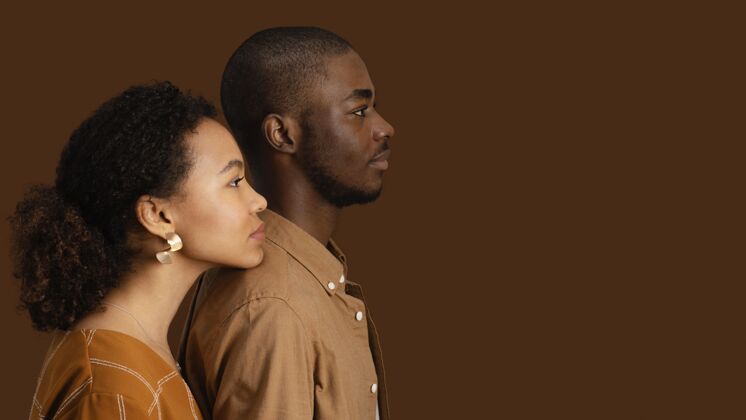 非裔美国人有复印空间的夫妇侧视图成人朋友黑人妇女