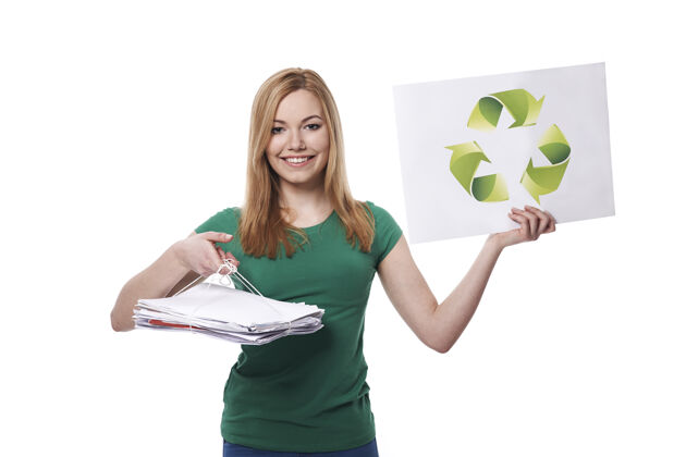 活动家每个人都有责任回收生态废纸垃圾