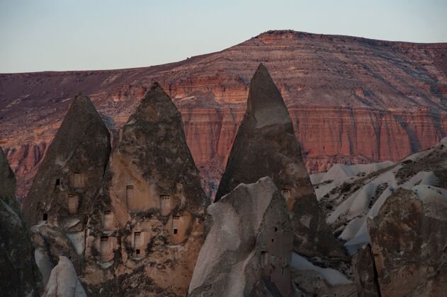 荒野水平拍摄的悬崖和岩石和峡谷的背景砂岩沙漠岩石