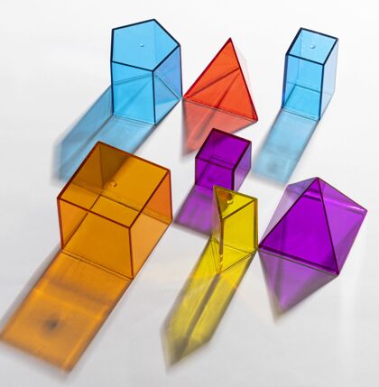 彩色彩色半透明几何形状的特写镜头平面结构简单