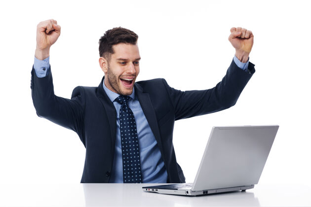 表情快乐的年轻商人的画像庆典男性计算机