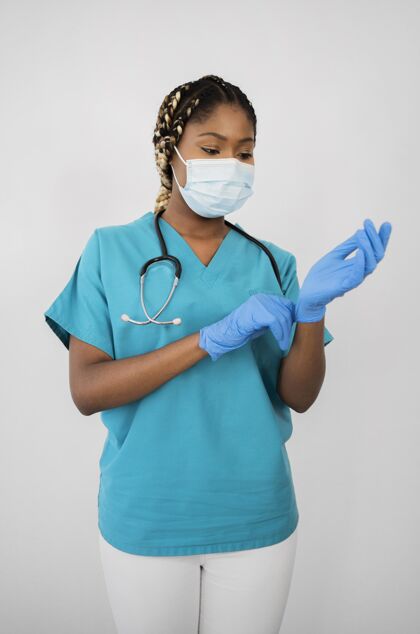 健康中枪女人戴上手套专业外科口罩职业