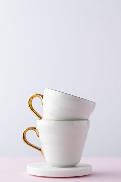排列用白杯子整理简约分类咖啡杯